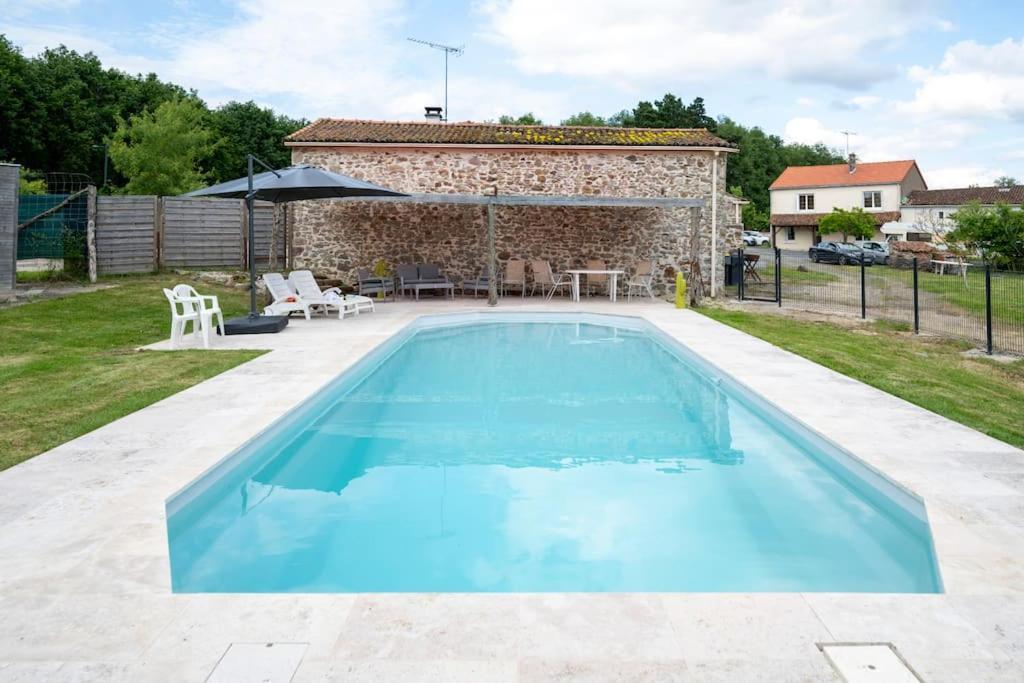 L'Evasion En Pierre Piscine Et Etang Prive Villa Sevremoine Exterior foto